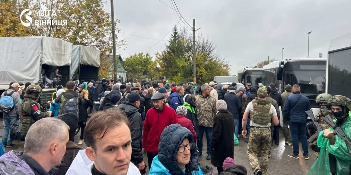 25 автобусів, швидкі й окремий транспорт для тварин як організували вивезення людей з окупованих Олешок