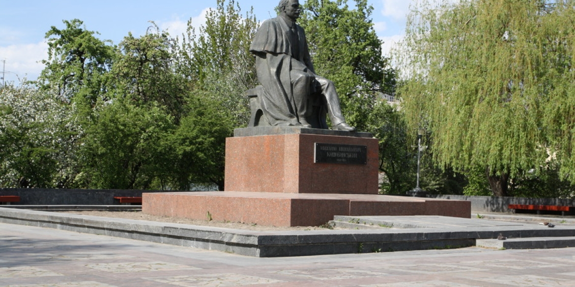 Яким Ви бачите простір біля пам’ятника Коцюбинському? Останній день опитування