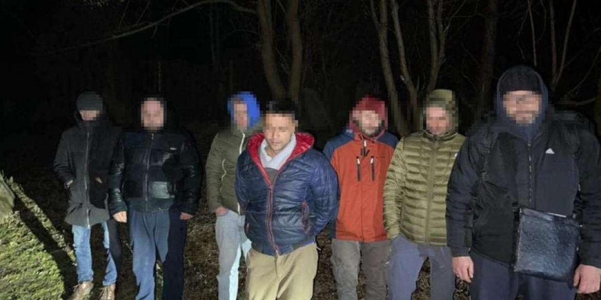 Могилів-Подільські прикордонники затримали ухилянтів, які тікали в Молдову