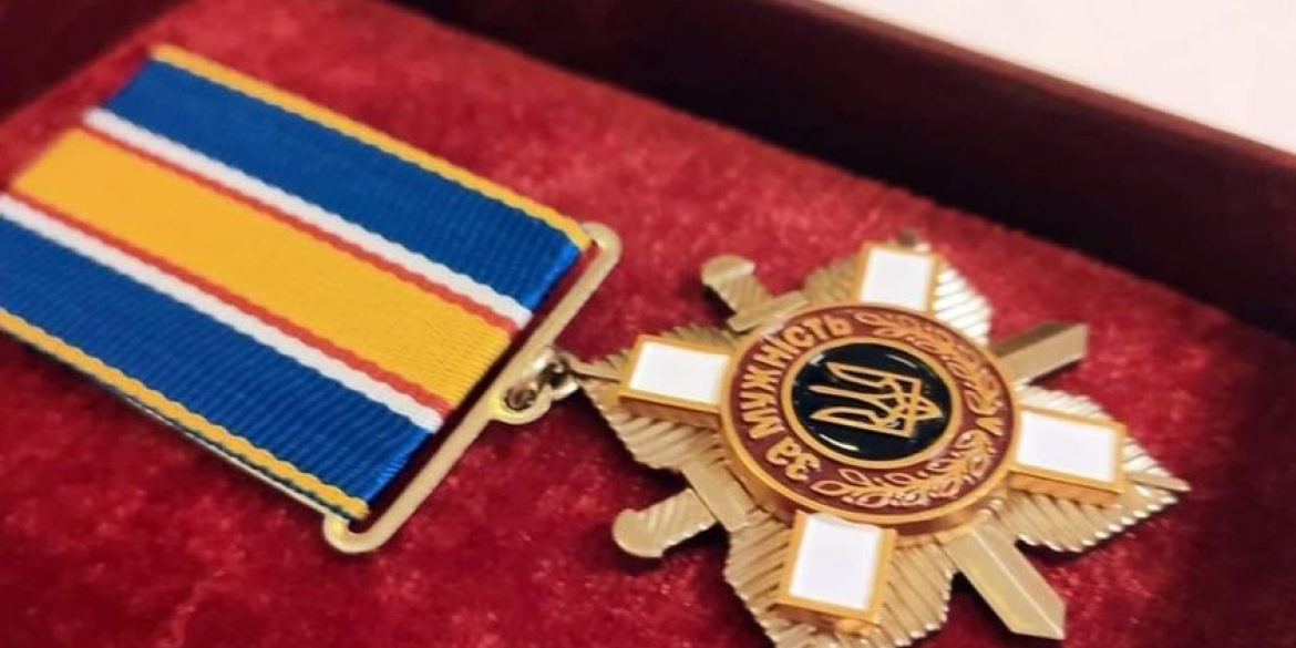 Президент України відзначив 302 українських захисники і захисниці нагородами