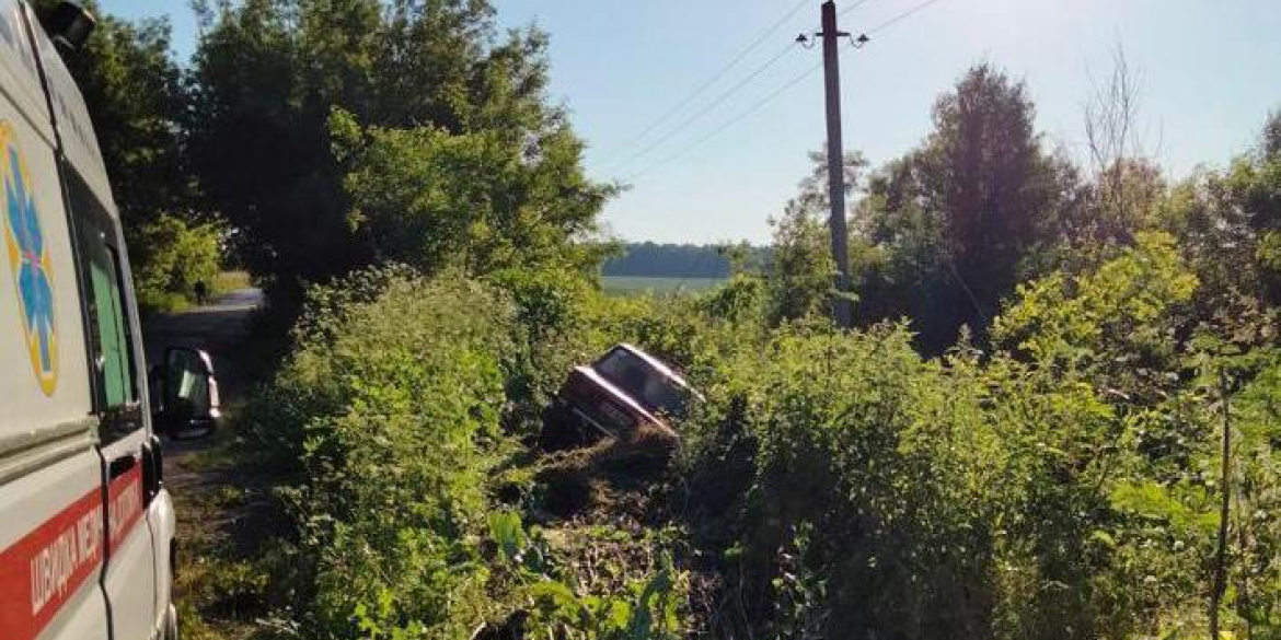 На Вінниччині водій "ВАЗу" з’їхав у кювет: чоловік загинув на місці пригоди
