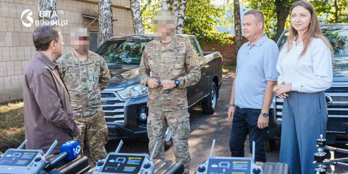 300 FPV-дронів, два пікапи й п'ять Matrice Вінниця знову підсилила «Азов»