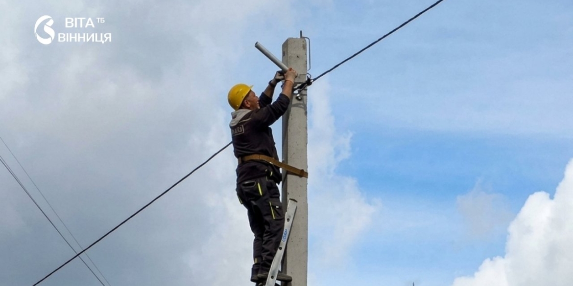 300 метрів ліній і 10 нових світильників у Десні освітили дорогу до зупинки