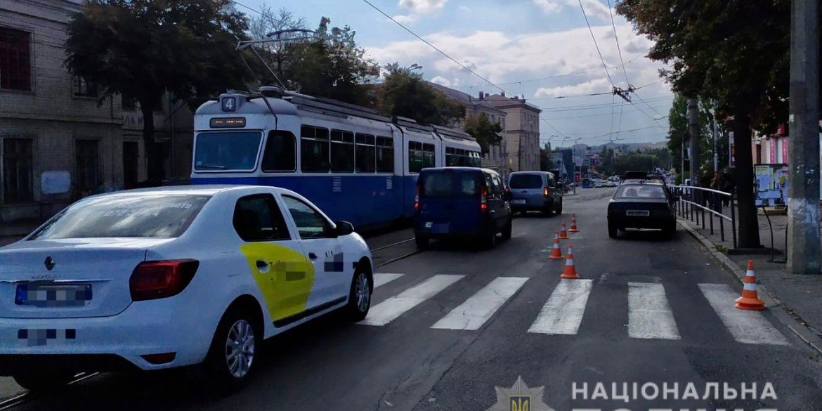 У Вінниці на проспекті Коцюбинського на "зебрі" водій "ВАЗу" наїхав на трьох людей
