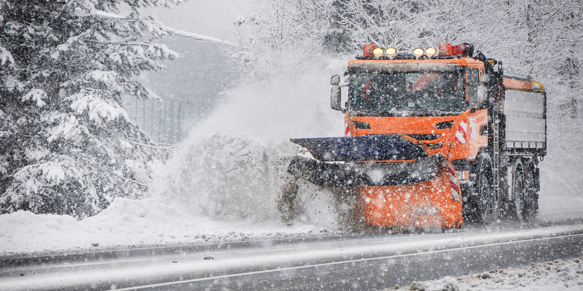 32 одиниці техніки прибирали дороги та вулиці Вінниці від снігу