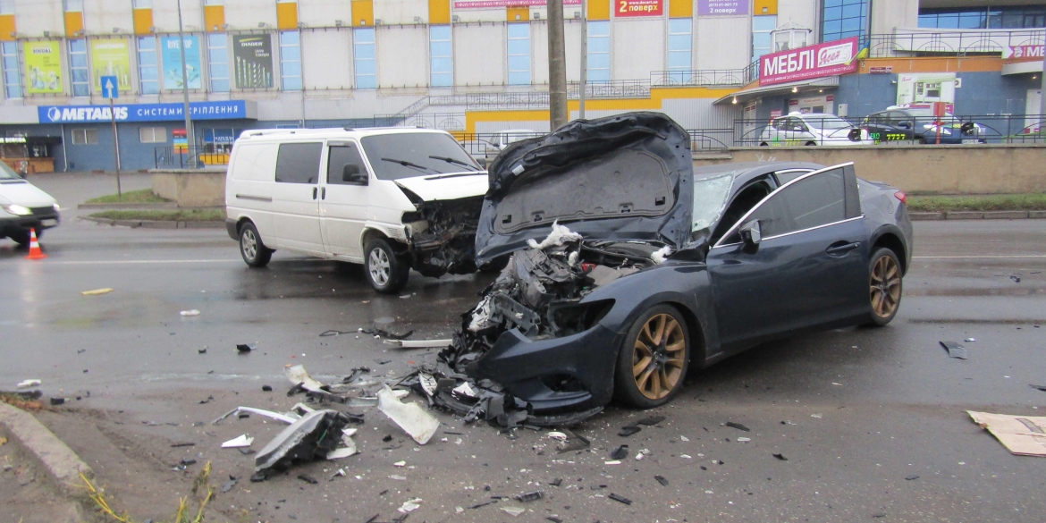В ДТП на вул. Батозькій через нетверезого водія постраждало шестеро людей