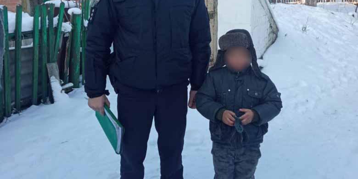 Поліцейські повернули додому 8-річного хлопчика, який заблукав у Калинівці  