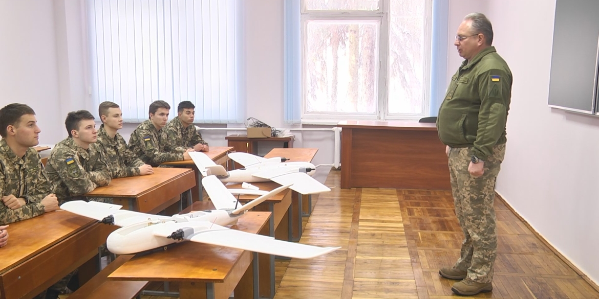 Вже у вересні у ВНТУ навчатимуть майбутніх операторів бойових дронів