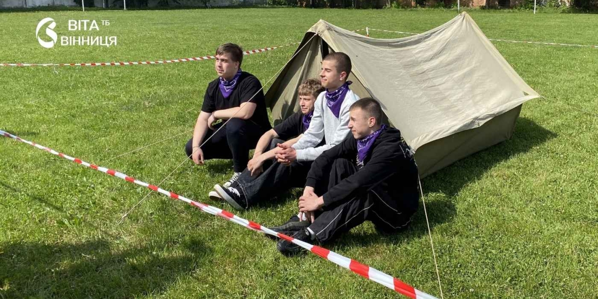 450 студентів, багаття та смуга перешкод у Вінниці влаштували драйвовий турфест