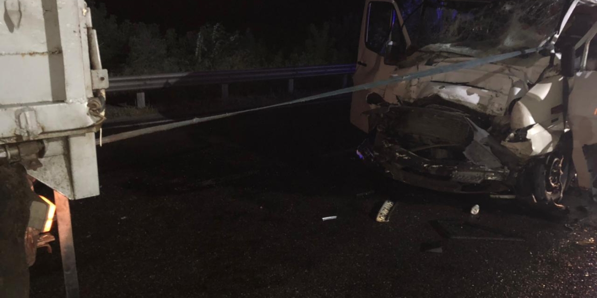 Неподалік Вороновиці мікроавтобус в’їхав у "Камаз": одна людина загинула