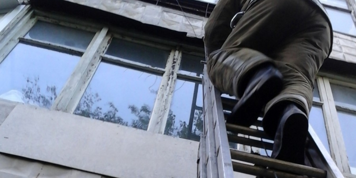 В Хмільнику літня жінка втратила свідомість у зачиненій квартирі: викликали рятувальників