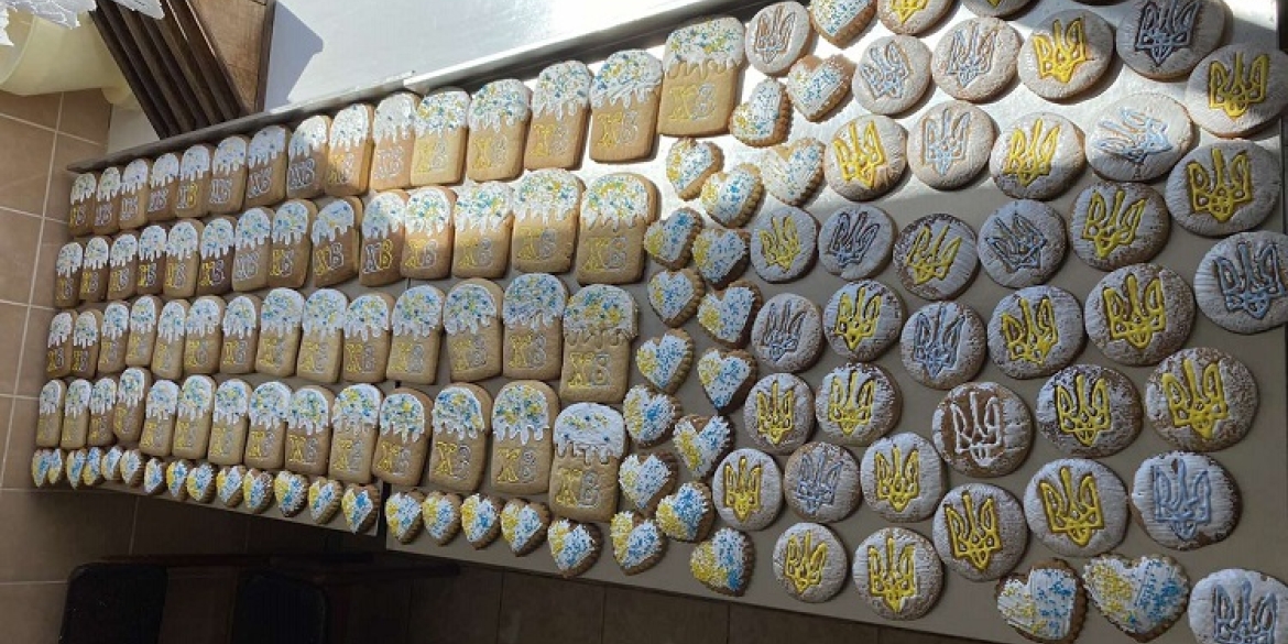 В Калинівці печуть великодні солодощі для українських захисників
