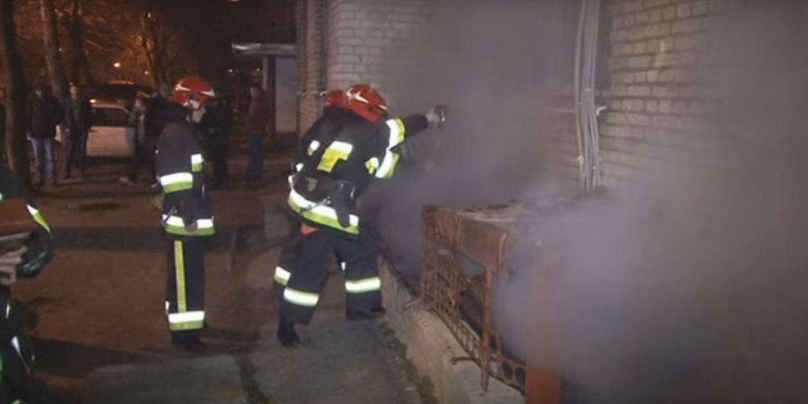 У Вінниці з підвалу багатоповерхівки, в якому виникла пожежа, врятували чоловіка
