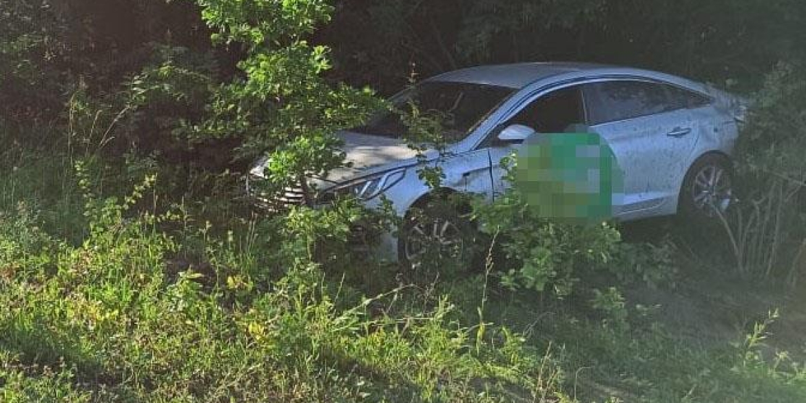 На Вінниччині водій Hyunday не впорався з керуванням та з'їхав у кювет: пасажир у лікарні