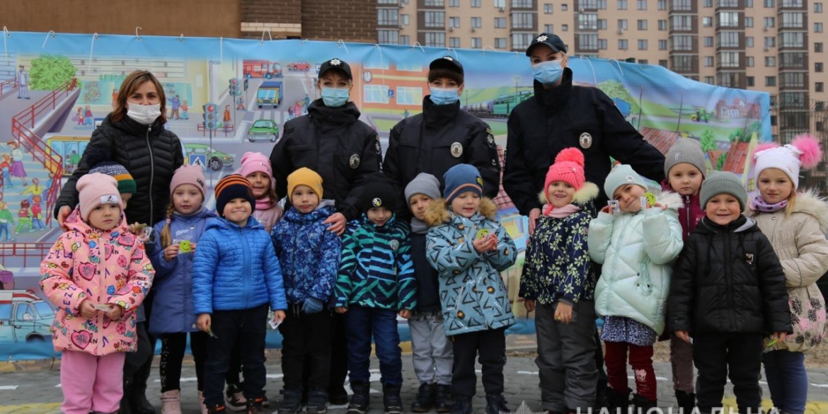У Вінниці поліцейські навчали дітей правилам дорожнього руху