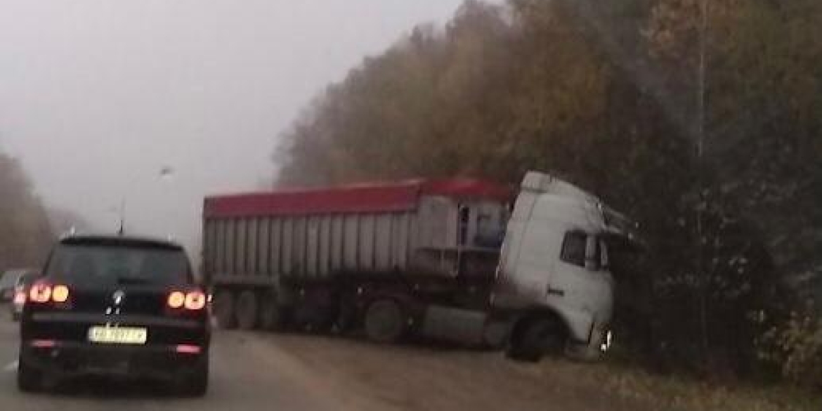 У Вінницькому районі в лобовому зіткненні вантажівки та легковика загинула людина
