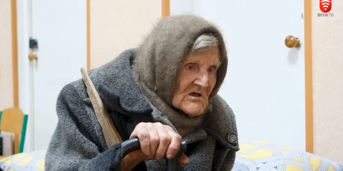 98 річна жінка подолала понад 10 кілометрів пішки, аби вийти з окупації