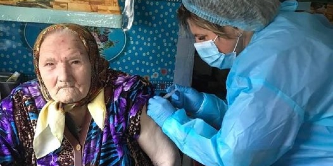 У Демидівці вакцинувалася найстарша, 99-річна, жителька села