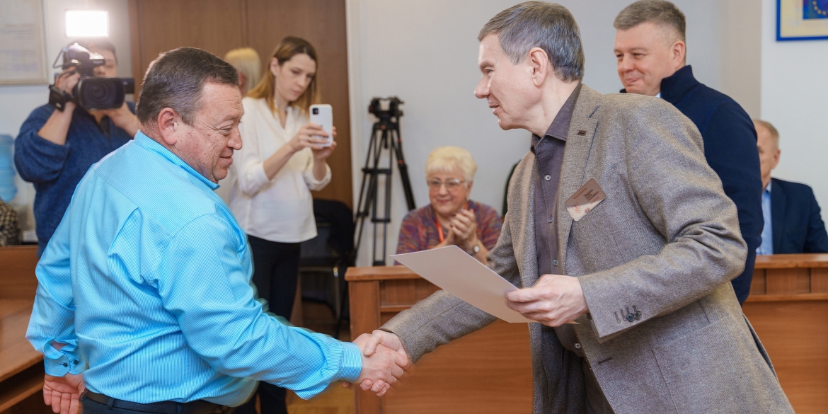 Активних підприємців та волонтера Вінниці відзначили подяками міськради