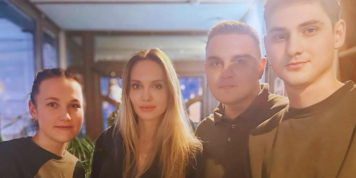 Анджеліна Джолі зробила замовлення у вінницькому пабі-ресторації