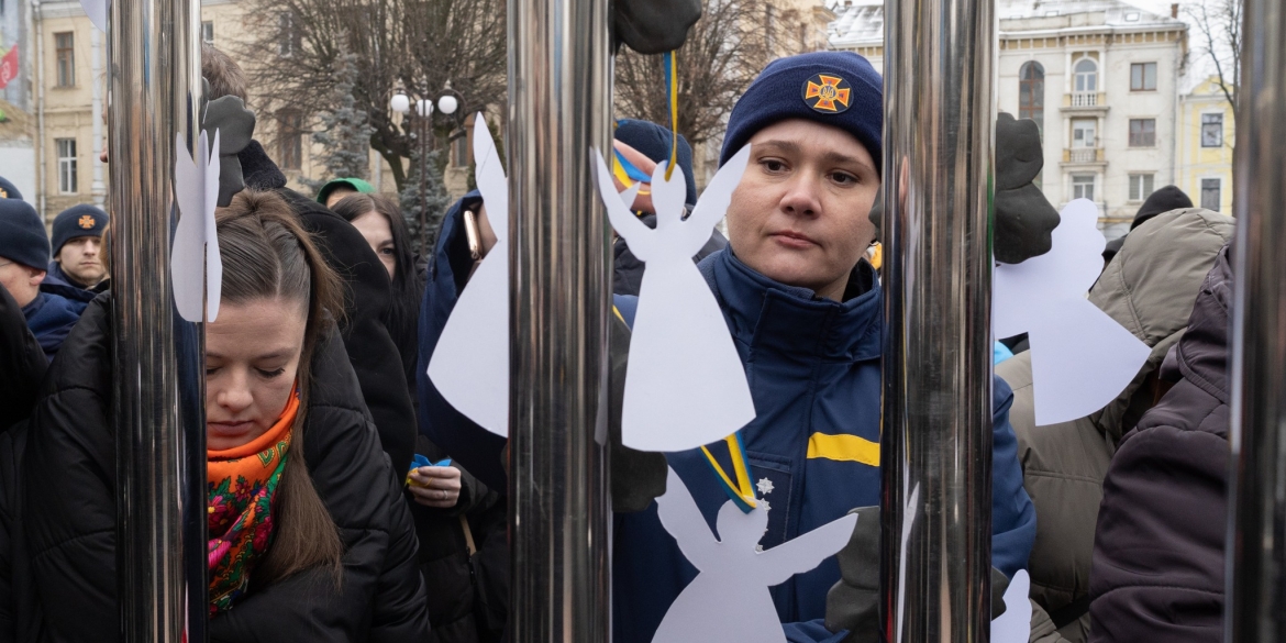 Ангели пам’яті вінничани вшанували Героїв Небесної Сотні тихою акцією