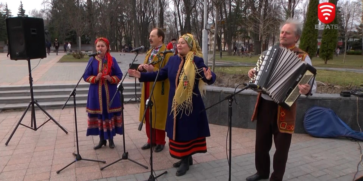 Артисти Вінницької обласної філармонії підтримують патріотичний дух жителів міста