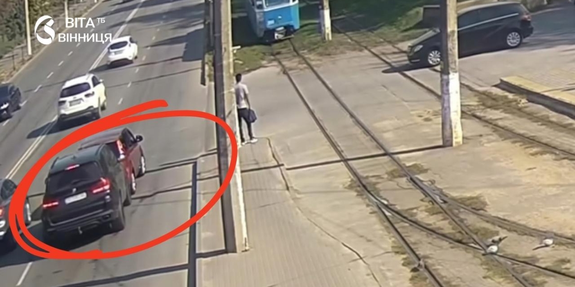 Аварію опівдні зафіксували міські камери спостереження у Вінниці зіткнулися два авто