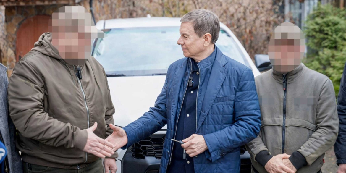 Автівку для виконання бойових завдань отримав підрозділ Сил спеціальних операцій від Вінницької громади