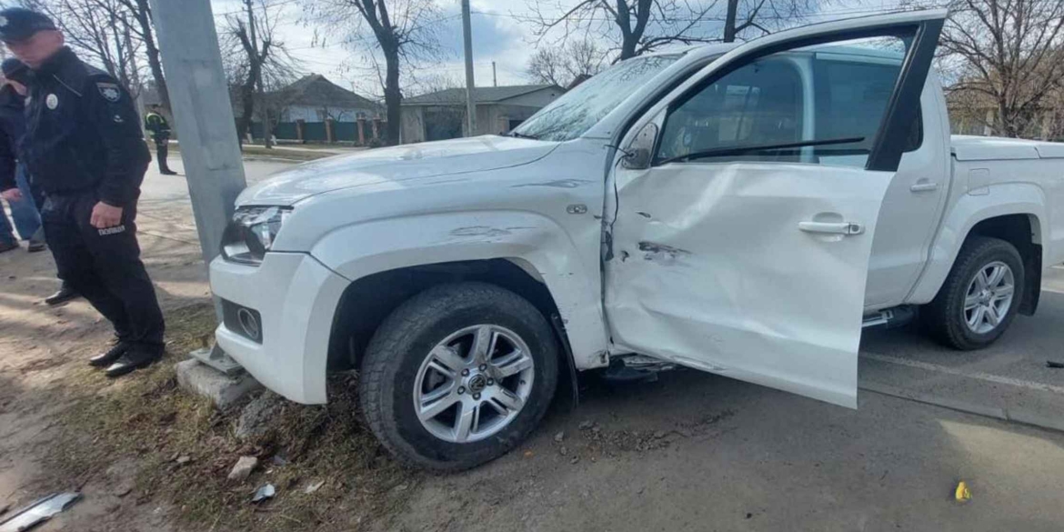 Авто зіткнулось із мотоциклом на Вінниччині неповнолітній водій та його пасажир — у лікарні