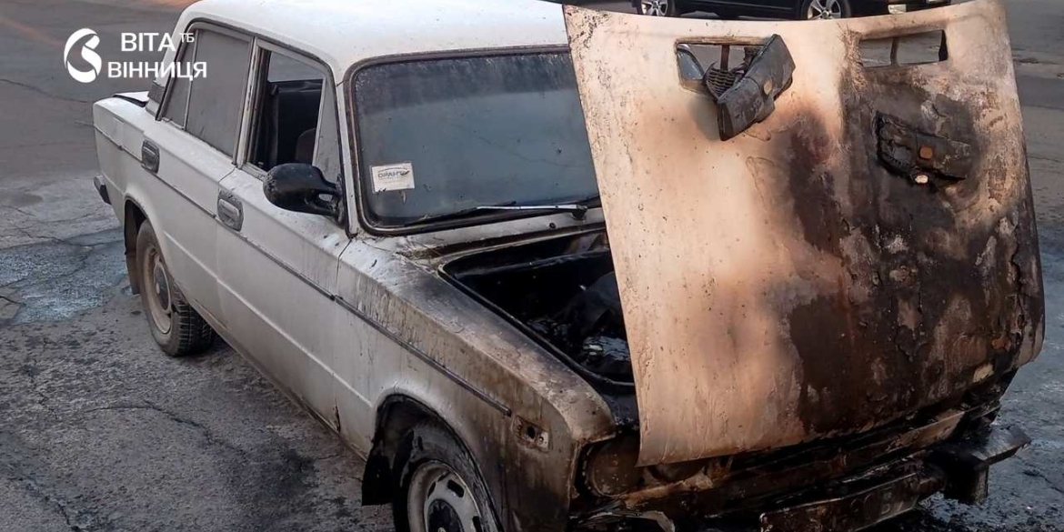 Автомобіль загорівся після ДТП на вулиці Гонти у Вінниці, водій травмований