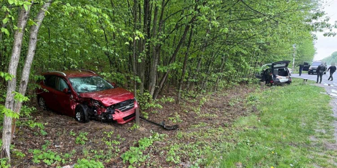 Автотроща під Вінницею 77-річний водій та молода жінка опинилися в лікарні 