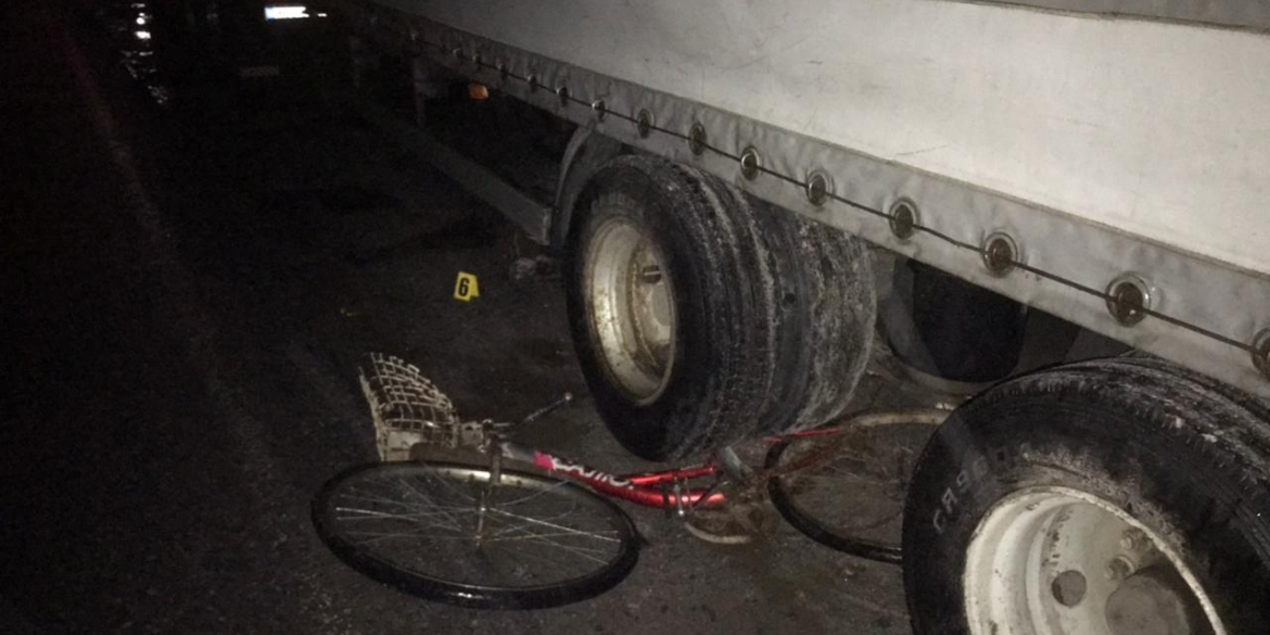 В Корделівці під колесами вантажівки загинув велосипедист