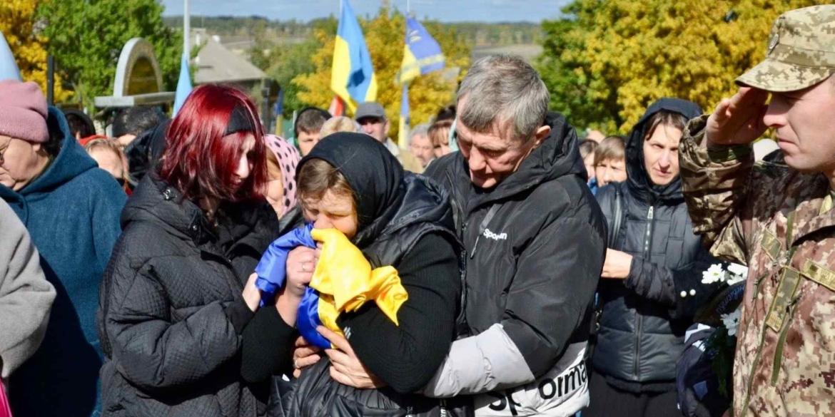 Бершадська громада прощалась із загиблим на фронті 19-річним захисником