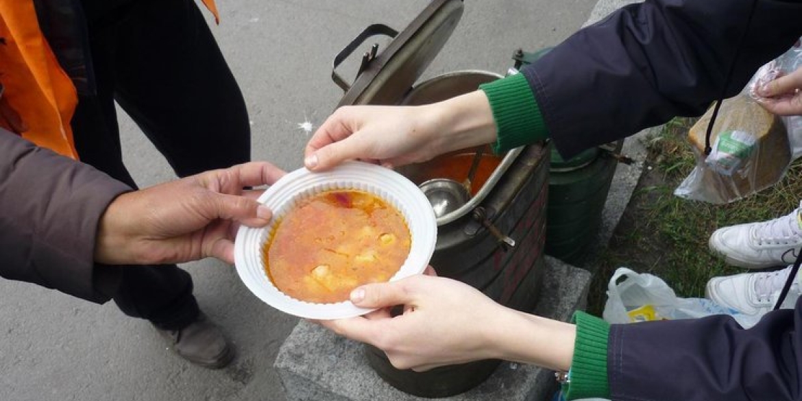 На залізничному вокзалі у Вінниці організували харчування для біженців