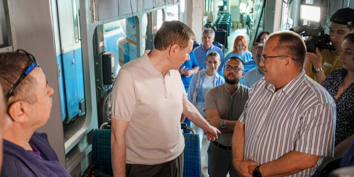 Безбар'єрність у дії у Вінниці представили низькопідлогову вставку для трамваїв Трам 2000