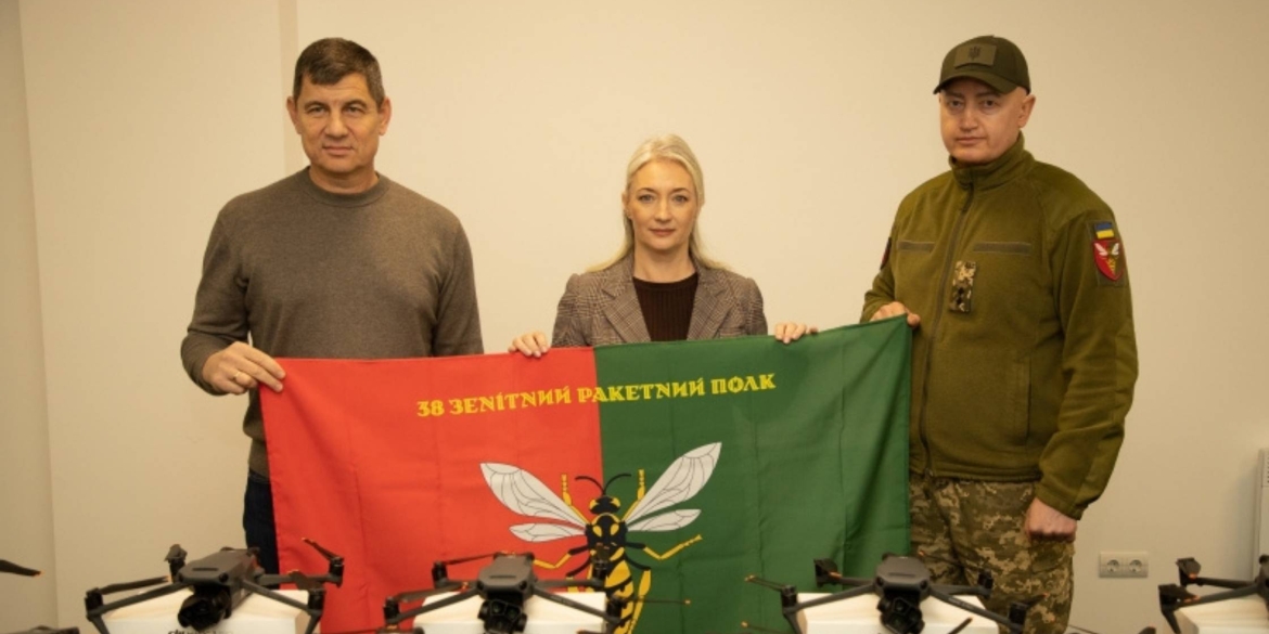 Бійцям ракетного полку передали з Вінниці необхідну техніку