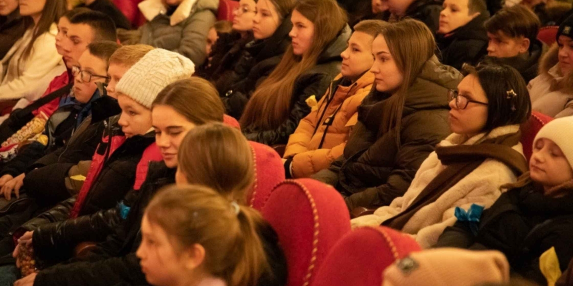Благодійну виставу для дітей показали у Вінницькому драмтеатрі