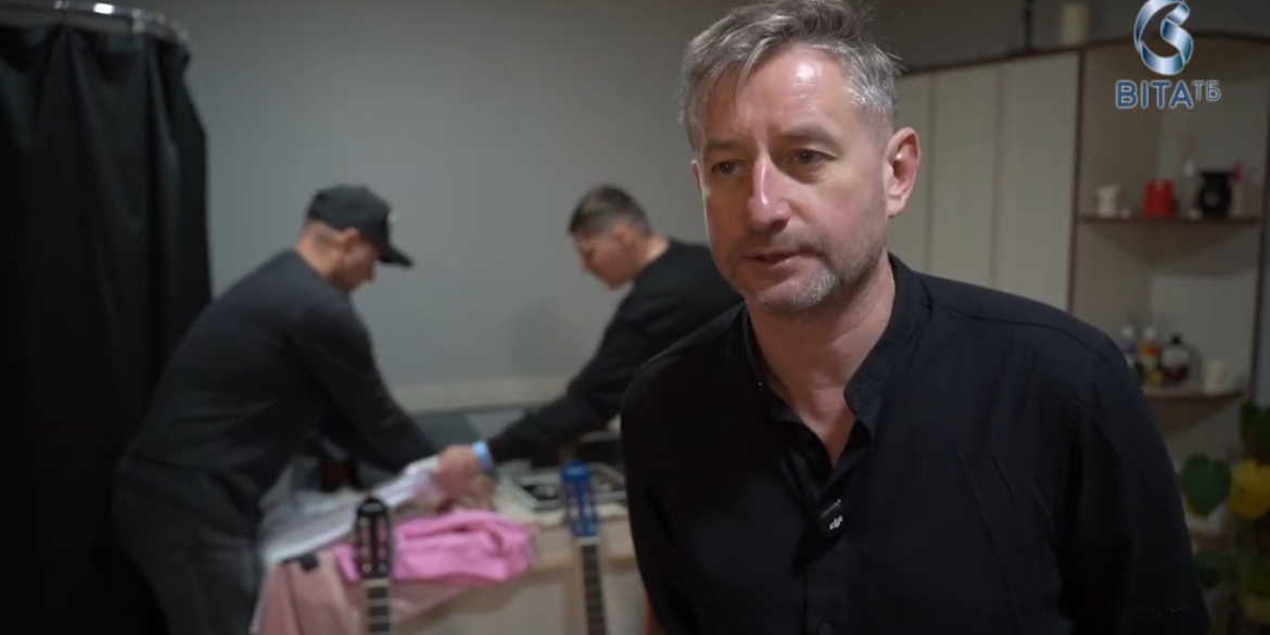 Благодійний концерт як Жадан і Собаки у Вінниці збирали кошти для “Хартії”