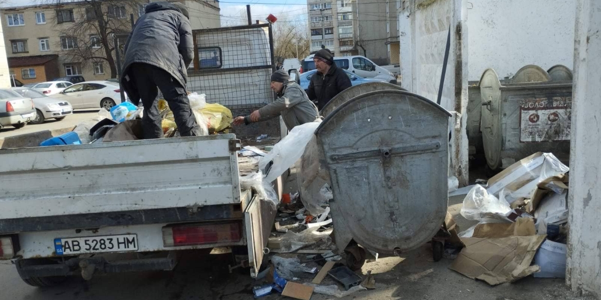 Будівельні відходи пхали до баків - втрутилась “Муніципальна варта Вінниці”