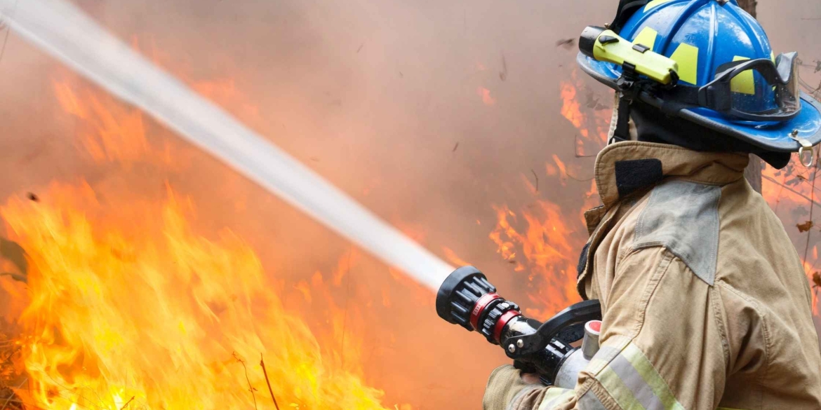 Через коротке замикання електромережі на Вінниччині загорівся будинок