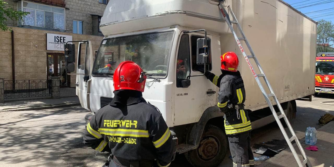 Через несправність електросистеми загорілась вантажівка у Вінниці