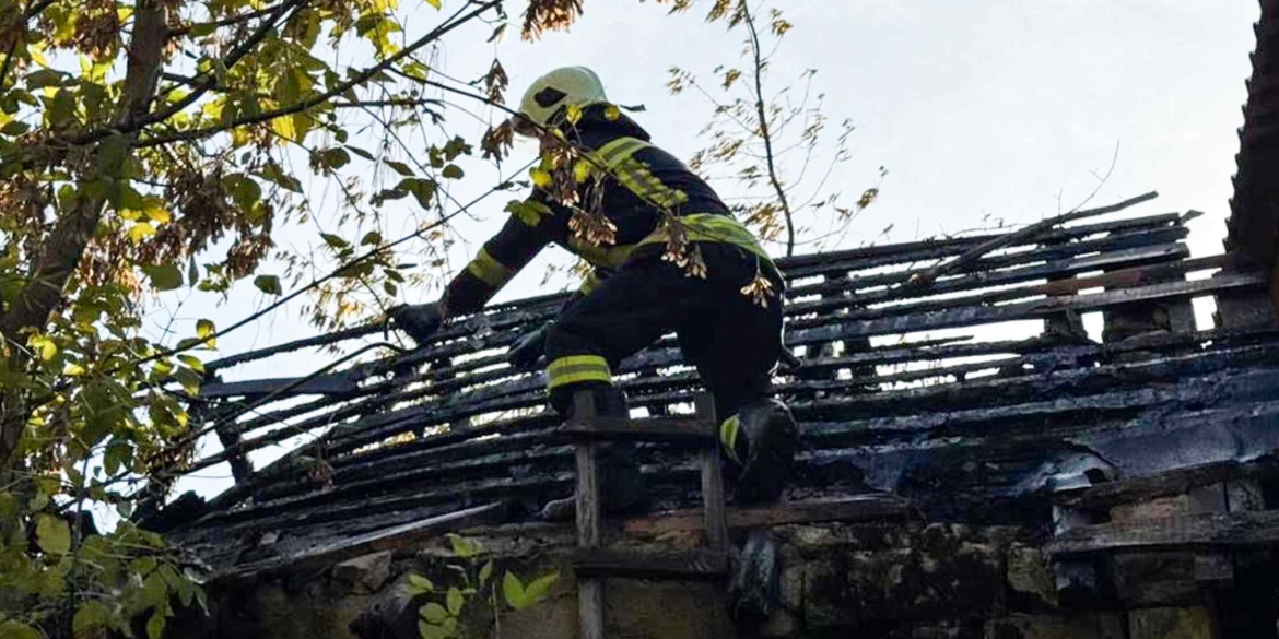 Через несправність пічного опалення у Вінниці горів будинок
