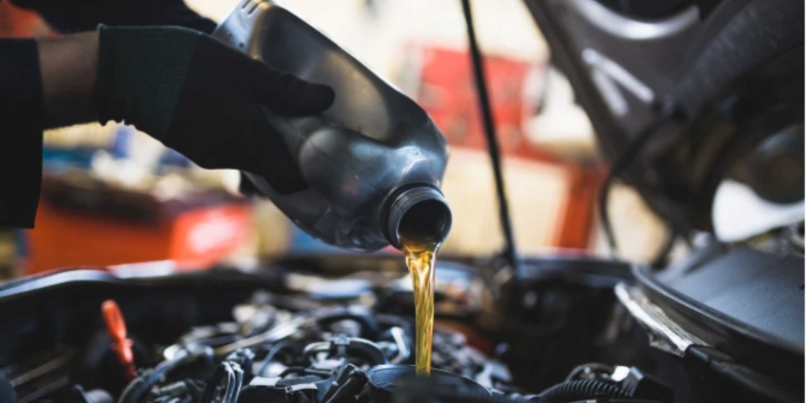 Через скільки кілометрів міняти оливу регламент виробника vs реальні умови України