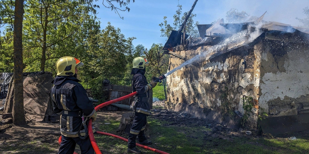 Через замикання загорілась господарча будівля у Хмільницькому районі