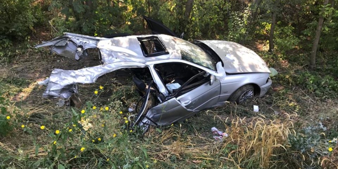 Легковик розірвало, його 24-річний водій загинув на місці.