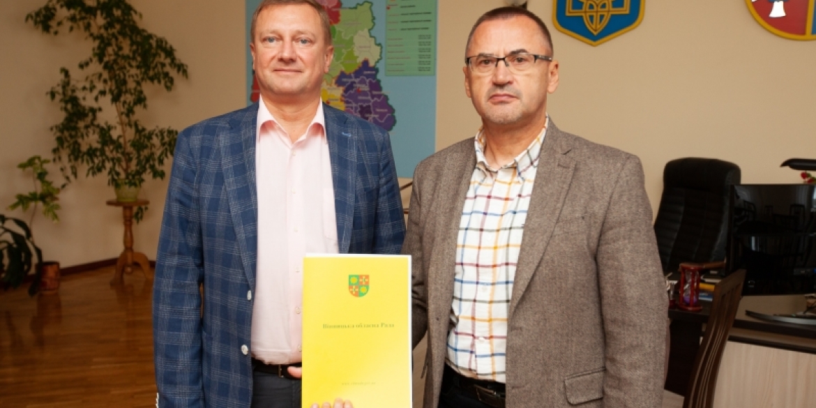 Директору Вінницької обласної дитячої клінічної лікарні вручили контракт
