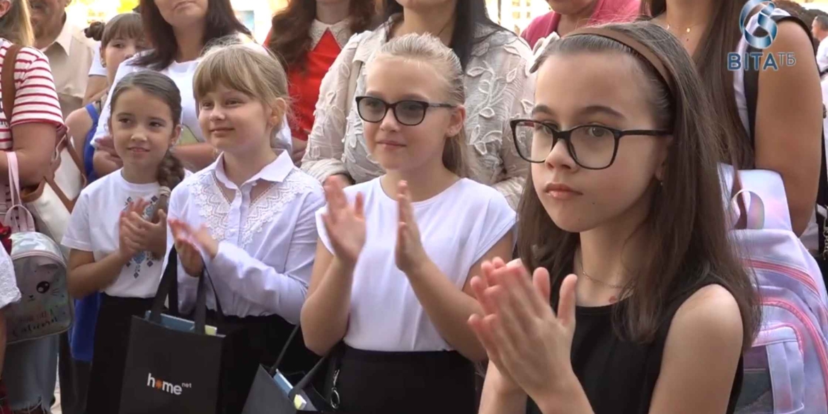 Діти намалювали Вінницю переможців конкурсу малюнка відзначили подарунками