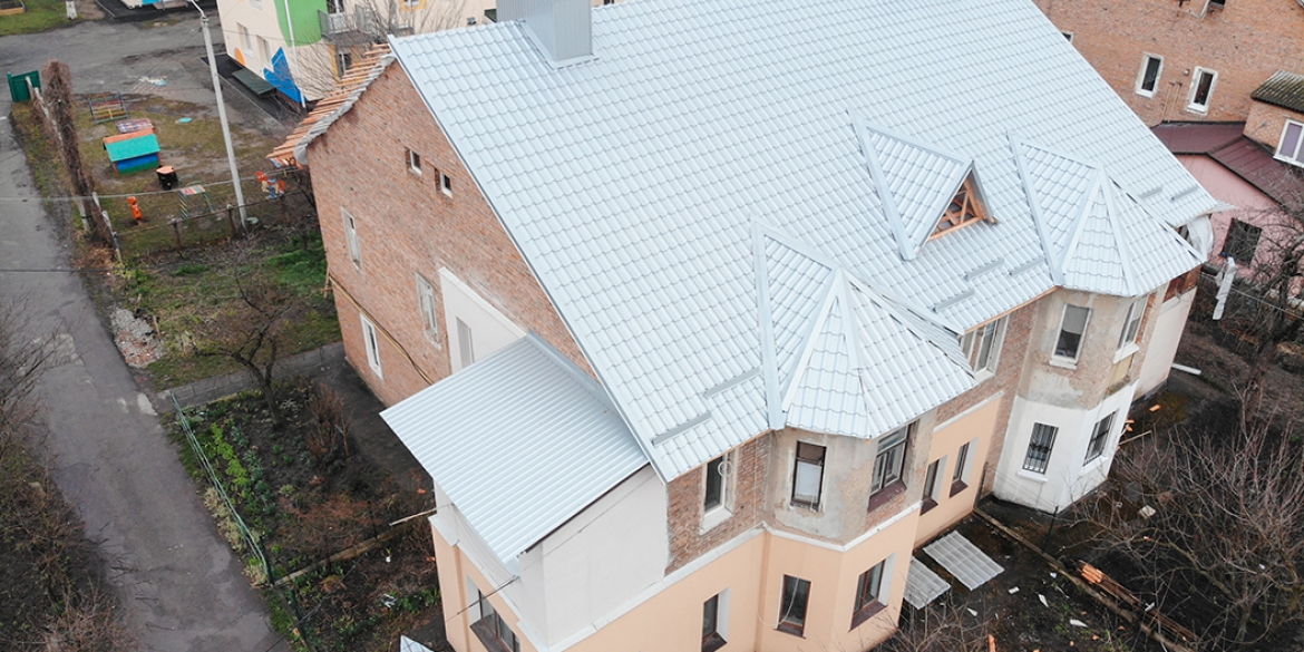 У Вінниці замінюють дахи на п'яти багатоповерхівках