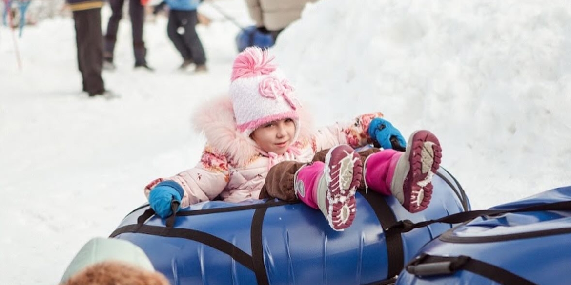 Вінницький тюбінг-парк влаштував для дітей переселенців безкоштовні катання