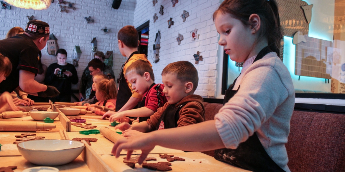 Для діток вінницьких волонтерів провели майстер-клас з приготування печива